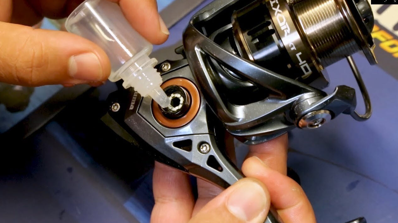 steps to oil a fishing reel