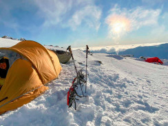 11 Essential Items for Camping in the Snow