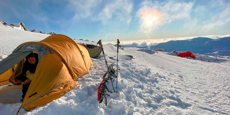 11 Essential Items for Camping in the Snow